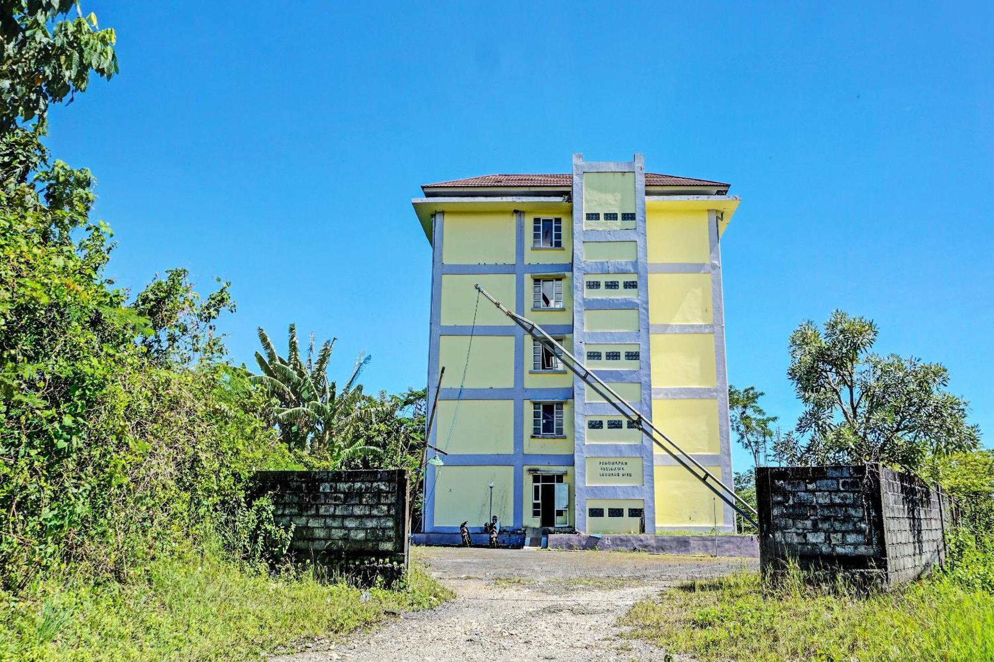 Spot On 92374 Penginapan Rusunawa Malang Exteriér fotografie