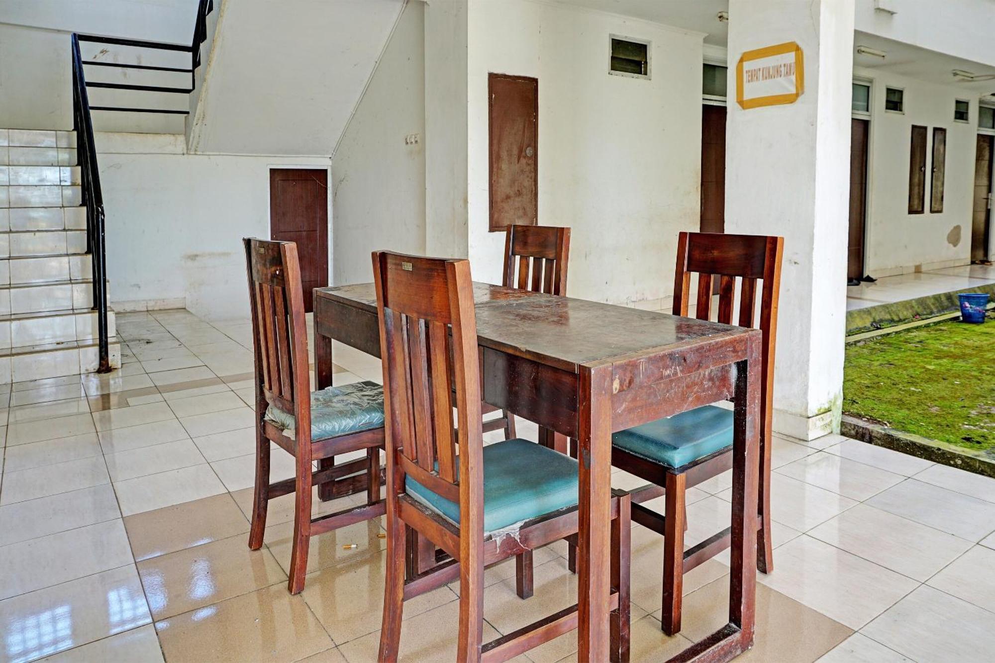 Spot On 92374 Penginapan Rusunawa Malang Exteriér fotografie